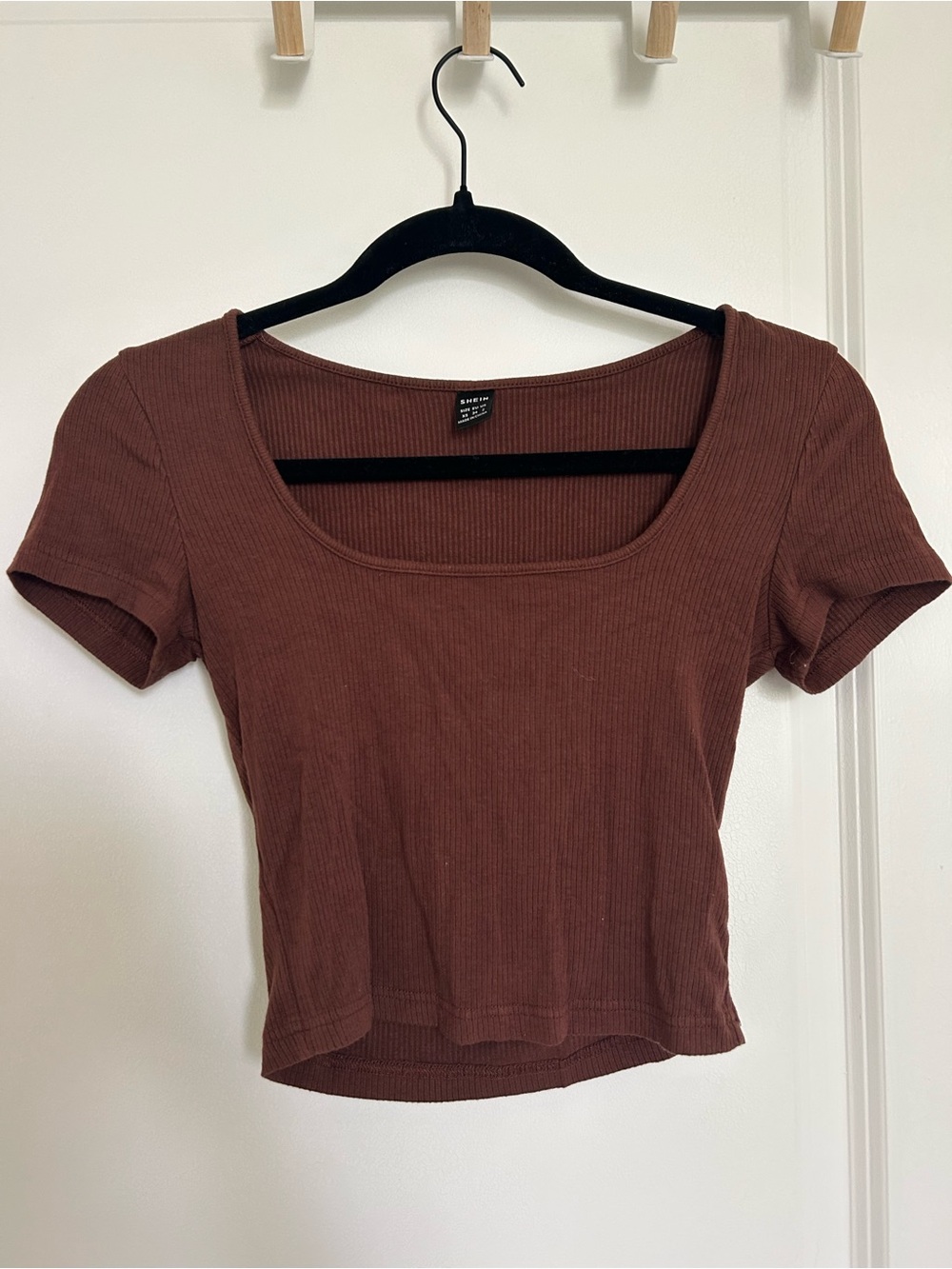 SHEIN Brown Ribbed Scoop Neck Cropped Tee
